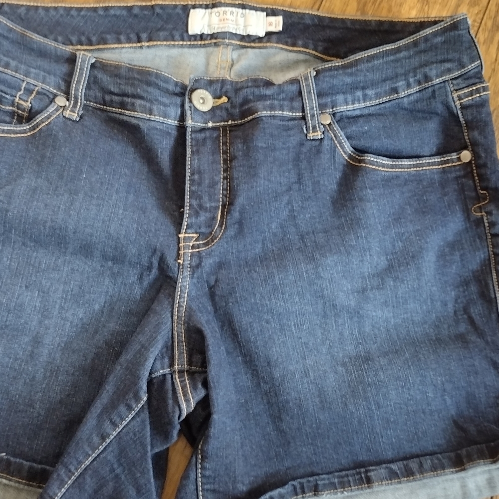 Torrid Dark Blue Straight Leg SEXY Blue Jeans Shorts.